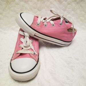 Converse Chuck Taylor low tops pink size 9